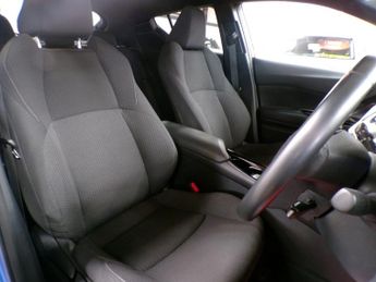 TOYOTA C-HR 1.8 DYNAMIC 5DR CVT