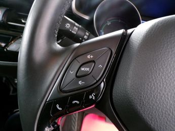 TOYOTA C-HR 1.8 DYNAMIC 5DR CVT