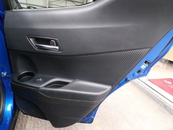 TOYOTA C-HR 1.8 DYNAMIC 5DR CVT