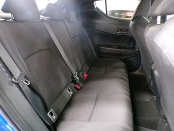 TOYOTA C-HR 1.8 DYNAMIC 5DR CVT