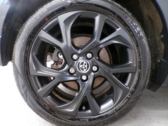 TOYOTA C-HR 1.8 DYNAMIC 5DR CVT