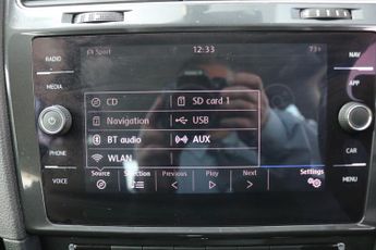 VOLKSWAGEN GOLF SE NAVIGATION TDI BL 1.6 SE NAVIGATION TDI BLUEMOTION TECHNOLOGY DSG 5DR Semi Automat