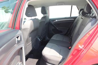 VOLKSWAGEN GOLF SE NAVIGATION TDI BL 1.6 SE NAVIGATION TDI BLUEMOTION TECHNOLOGY DSG 5DR Semi Automat