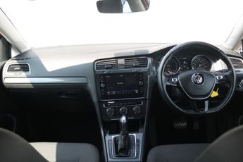 VOLKSWAGEN GOLF SE NAVIGATION TDI BL 1.6 SE NAVIGATION TDI BLUEMOTION TECHNOLOGY DSG 5DR Semi Automat