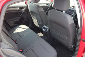 VOLKSWAGEN GOLF SE NAVIGATION TDI BL 1.6 SE NAVIGATION TDI BLUEMOTION TECHNOLOGY DSG 5DR Semi Automat
