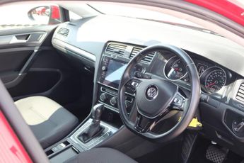 VOLKSWAGEN GOLF SE NAVIGATION TDI BL 1.6 SE NAVIGATION TDI BLUEMOTION TECHNOLOGY DSG 5DR Semi Automat