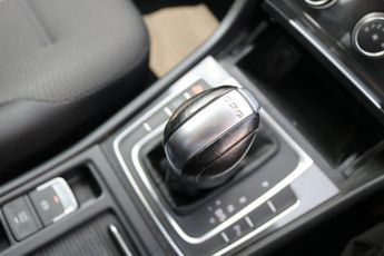 VOLKSWAGEN GOLF SE NAVIGATION TDI BL 1.6 SE NAVIGATION TDI BLUEMOTION TECHNOLOGY DSG 5DR Semi Automat
