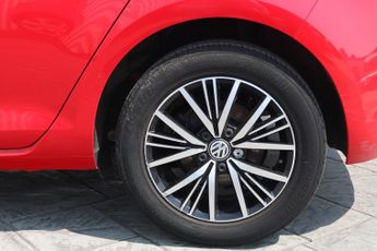 VOLKSWAGEN GOLF SE NAVIGATION TDI BL 1.6 SE NAVIGATION TDI BLUEMOTION TECHNOLOGY DSG 5DR Semi Automat