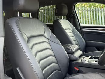 VOLKSWAGEN TOUAREG 3.0 V6 R-LINE TDI 5DR Automatic