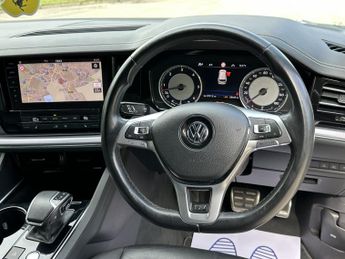 VOLKSWAGEN TOUAREG 3.0 V6 R-LINE TDI 5DR Automatic