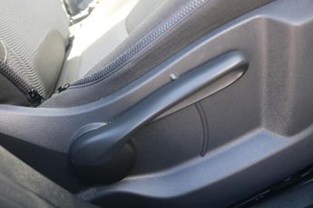 RENAULT CAPTUR DYNAMIQUE NAV TCE  1.2 DYNAMIQUE NAV TCE 5DR Semi Automatic