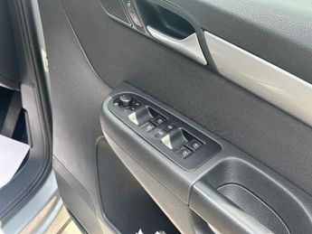 VOLKSWAGEN SHARAN SE TDI DSG 2.0 SE TDI DSG 5DR Semi Automatic
