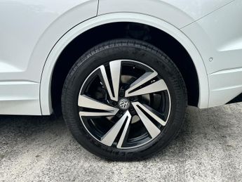 VOLKSWAGEN TOUAREG V6 R-LINE TECH TD 3.0 V6 R-LINE TECH TDI 5DR Automatic
