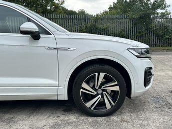 VOLKSWAGEN TOUAREG V6 R-LINE TECH TD 3.0 V6 R-LINE TECH TDI 5DR Automatic
