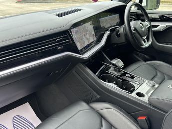 VOLKSWAGEN TOUAREG V6 R-LINE TECH TD 3.0 V6 R-LINE TECH TDI 5DR Automatic