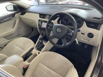 SKODA OCTAVIA ELEGANCE TSI DSG 1.4 ELEGANCE TSI DSG 5DR Semi Automatic