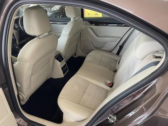 SKODA OCTAVIA ELEGANCE TSI DSG 1.4 ELEGANCE TSI DSG 5DR Semi Automatic