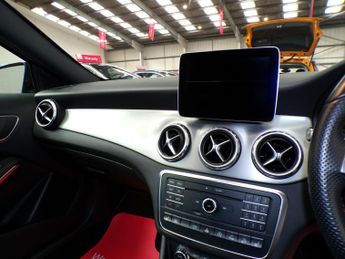 MERCEDES-BENZ GLA-CLASS GLA 220 D 4MATI 2.1 GLA 220 D 4MATIC AMG LINE PREMIUM 5DR Semi Automatic