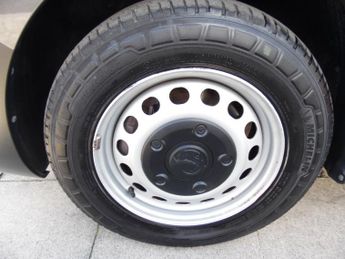VAUXHALL VIVARO LIFE COMBI L 6DR AUTOMATIC