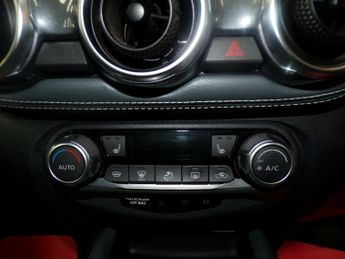 NISSAN JUKE DIG-T TEKNA DCT 1.0 DIG-T TEKNA DCT 5DR Semi Automatic