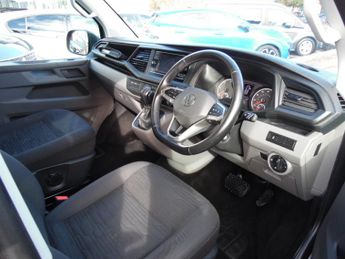 VOLKSWAGEN TRANSPORTER 2.0 SHUTTLE SE TDI 5DR AUTOMATIC