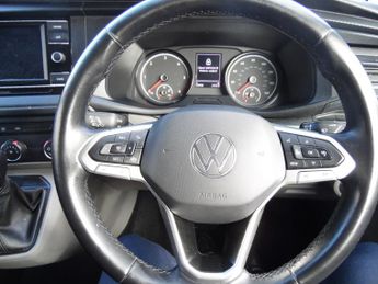 VOLKSWAGEN TRANSPORTER 2.0 SHUTTLE SE TDI 5DR AUTOMATIC