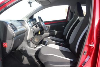 TOYOTA AYGO 1.0 VVT-I X-PLAY X-SHIFT 5DR Semi Automatic