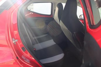 TOYOTA AYGO 1.0 VVT-I X-PLAY X-SHIFT 5DR Semi Automatic