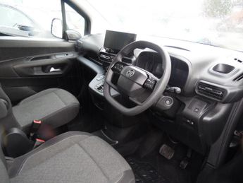 VAUXHALL COMBO LIFE DESIGN XL 5DR AUTOMATIC