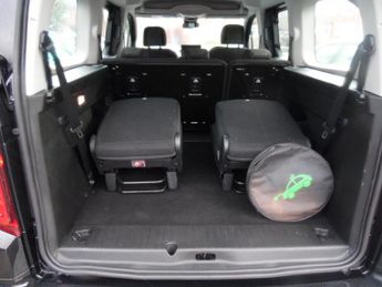 VAUXHALL COMBO LIFE DESIGN XL 5DR AUTOMATIC