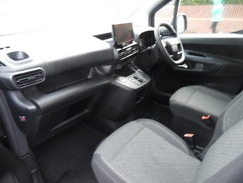 VAUXHALL COMBO LIFE DESIGN XL 5DR AUTOMATIC
