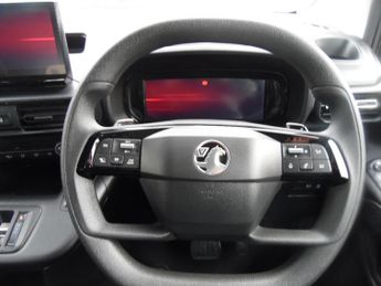 VAUXHALL COMBO LIFE DESIGN XL 5DR AUTOMATIC