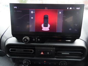 VAUXHALL COMBO LIFE DESIGN XL 5DR AUTOMATIC