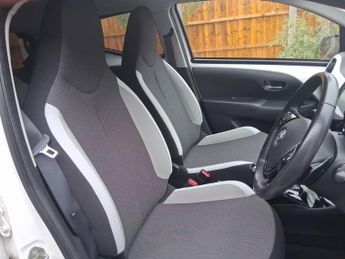 TOYOTA AYGO 1.0 VVT-I X-PRESS X-SHIFT 5DR Semi Automatic