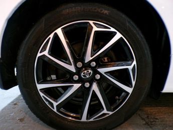 TOYOTA YARIS 1.5 DESIGN FHEV 5DR CVT