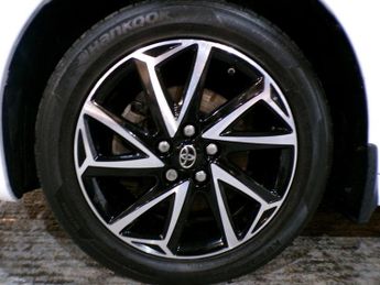 TOYOTA YARIS 1.5 DESIGN FHEV 5DR CVT