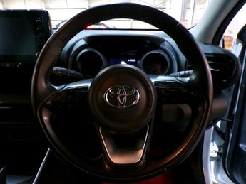 TOYOTA YARIS 1.5 DESIGN FHEV 5DR CVT