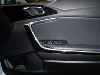 KIA CEED 1.6 CRDI 3 ISG 5DR Semi Automatic