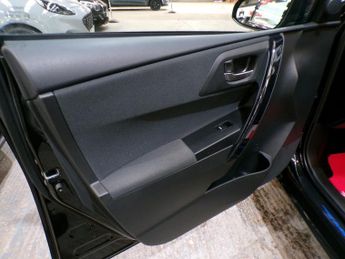 TOYOTA AURIS 1.8 VVT-I BUSINESS EDITION 5DR CVT