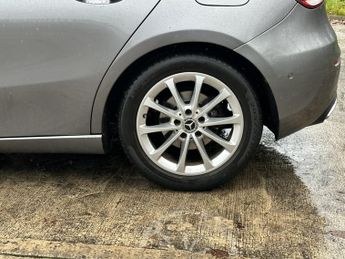 MERCEDES-BENZ A-CLASS 1.3 A 180 SPORT EXECUTIVE 5DR Automatic