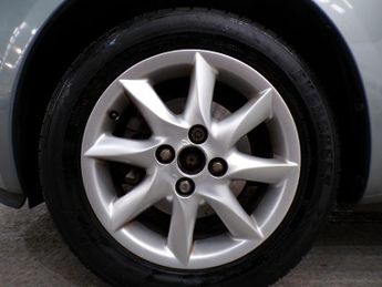 TOYOTA YARIS 1.3 SR 5DR Manual