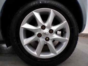 TOYOTA YARIS 1.3 SR 5DR Manual