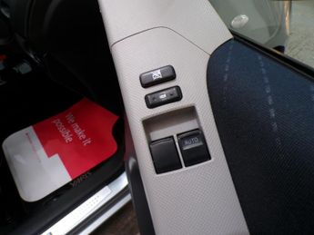 TOYOTA YARIS 1.3 SR 5DR Manual