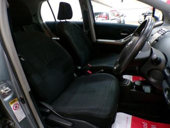 TOYOTA YARIS 1.3 SR 5DR Manual