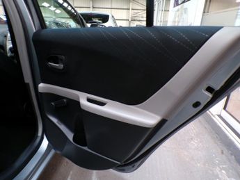 TOYOTA YARIS 1.3 SR 5DR Manual