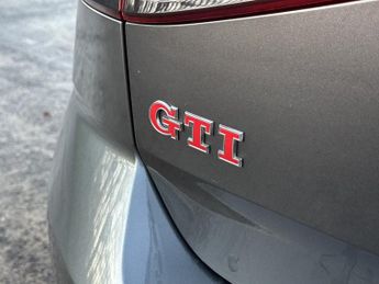 VOLKSWAGEN GOLF 2.0 GTI PERFORMANCE TSI DSG 5DR SEMI AUTOMATIC