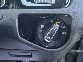 VOLKSWAGEN GOLF 2.0 GTI PERFORMANCE TSI DSG 5DR SEMI AUTOMATIC