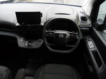 VAUXHALL COMBO LIFE DESIGN XL 5DR AUTOMATIC