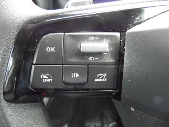 VAUXHALL COMBO LIFE DESIGN XL 5DR AUTOMATIC