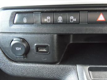 VAUXHALL VIVARO LIFE ULTIMATE L 5DR AUTOMATIC